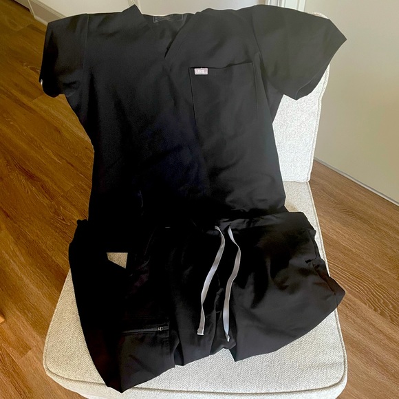 Figs Pants - Black figs scrub set